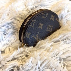 Small coin holder case